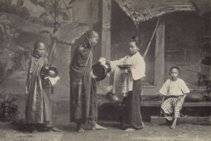 Birma: Pongyi ze swoją żebraczą miską (zdjęcie czarno-białe) autorstwa Georges Bertin Scott