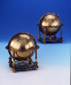 Para globusów, ziemskich i niebiańskich, z napisem Tughra i łacińską inskrypcją sułtana Murada III, 1579 autorstwa Gerardus Mercator