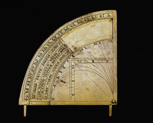 Mosiężna tarcza z suwakiem wyprodukowana w Niemczech. Rozmiar promienia 12,2 cm. XIV-wieczna Florencja, instytut i muzeum historii nauki autorstwa German School
