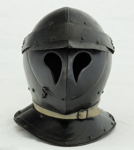Zamknięty Burgonet w formie 