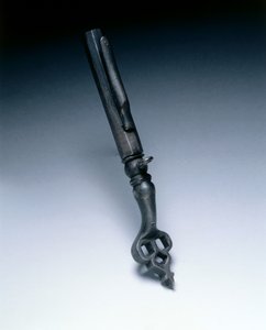 Połączony klucz do kół i miarka do proszku, ok.1625-50 (stal) autorstwa German School