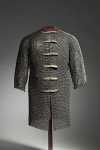 Kolczuga, ok. 1400-1450 (pierścienie stalowe i mosiężne, nitowane nowoczesnymi sprzączkami i paskami) autorstwa German School