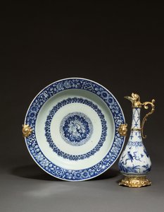 Obijany chiński dzban i naczynie, Augsburg, ok. 1655-60 (porcelana i srebrno-złocone) (zob. też 1153958) autorstwa German School