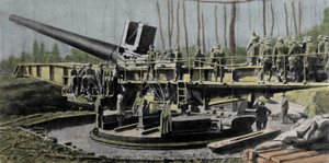 Często mylony z armatą Big Bertha, kanon paryski (Wilhelmgescutae) jest najbardziej tajemniczą bronią niemiecką z okresu I wojny światowej. Kaliber 210 mm; długość lotu 36 m:; zasięg 126 km; masa całkowita 750 T; masa pocisku 105 kg przy 1600 m/sek. 19 autorstwa German School