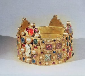 Korona Hildesheim (złoto i kamienie szlachetne)