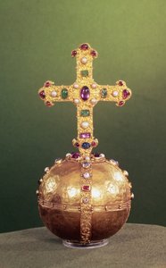 Cesarska Kula Świętych Cesarzy Rzymskich, zachodnioniemiecki, koniec XII w. (masa żywiczna pokryta złotą folią, ozdobiona perłami) autorstwa German School