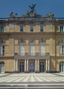 Marmurowy dziedziniec, zaprojektowany przez Georga Carla Heinricha von Dollmanna (foto) autorstwa German School