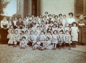Dzieci rezerwistów w przedszkolu „Italia Nuova”, 20.09.1915 (zdjęcie czarno-białe) autorstwa Giacomo Brogi