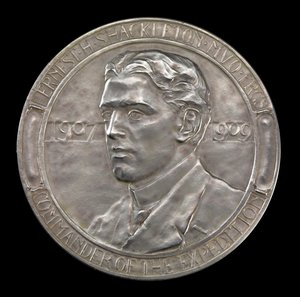Medal Królewskiego Towarzystwa Geograficznego: Wyprawa antarktyczna Shackletona 1907-1909 (srebrny) autorstwa Gilbert Bayes