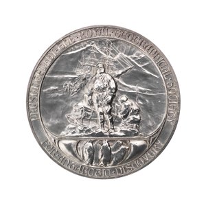Medal Królewskiego Towarzystwa Geograficznego: Wyprawa Scotta na Antarktydę 1902-1904, ok. 1904 (srebrny) autorstwa Gilbert Bayes