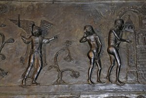 Sztuka ottońska: Adam i Ewa wygnani z raju. Około 1015 r. Rzeźba na jednych z brązowych drzwi katedry Najświętszej Marii Panny w Hildesheim (Niemcy).