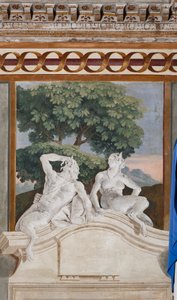Kwatery Gościnne, Sala Scen Wiejskich: monochromatyczny fresk przedstawiający satyra i menadę autorstwa Giovanni Battista Tiepolo