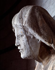 Dziewica z dzieckiem. Detal (rzeźba z marmuru autorstwa Giovanni Pisano