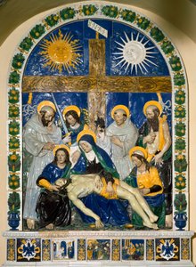Złożenie (Pieta)” Jezus Chrystus i Matka Boska w otoczeniu św. Jana i św. Marii Magdaleny przed krzyżem z napisem INRI (I.N.R.I.) Ceramika płaskorzeźbiona Giovanniego della Robbia (1469-1529) 1525 wym. 287x210 cm Santuario della V