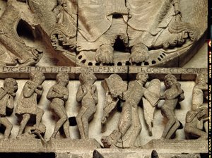 Tympanon Portal Zachodni z przedstawieniem Sądu Ostatecznego: fragment stóp Chrystusa, anioła i śmiertelników, ok. 1130-35 wapień