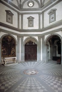 Widok ośmiobocznej zakrystii zbudowanej według projektu Giuliano da Sangallo (1445-1516)