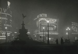 Piccadilly Circus 1950 autorstwa Godfrey Macdominic