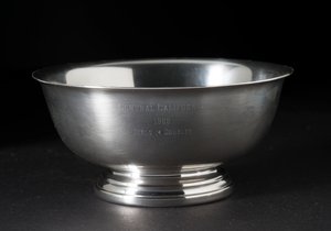 Trofeum tenisowe ze srebrną miską wręczone Sally Ride, 1965.