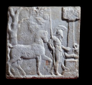 Sztuka grecka: marmurowa stela decoree jeźdźca z koniem, koniec II - początek I wpne, wym. 52x52x9 cm Mantua - Palazzo Ducale, Coll statuaria, inv n 6669 - Sztuka grecka: marmurowa stela z płaskorzeźbą przedstawiającą jeźdźca i konia, II-I wiek p.n.e. (52 autorstwa Greek