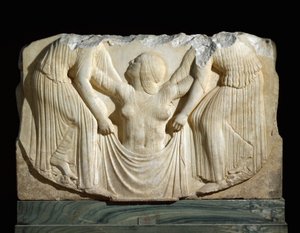 Sztuka grecka: „”narodziny Wenus wychodzące z fal wspieranych przez Godziny”” Relief tronu Ludovisi, Z Locri. 460-450 pne - Museo Nazionale Romano (Palazzo Altemps) - Magna Graecia (Wielka Grecja): Tron Ludovisi; narodziny Afrodyty - Marb autorstwa Greek
