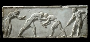 Sztuka grecka: podstawa kouro przedstawiająca zapaśników podczas walki. Marmurowe pończochy z płaskorzeźbą, 510-500 pne - Ateny, muzeum archeologiczne - Walczący zapaśnicy - Marmurowa płaskorzeźba z rzeźbą Kouros, 510-500 pne - Narodowe Muzeum Archeologicz autorstwa Greek