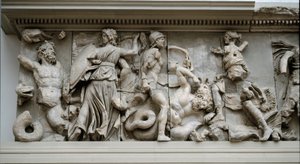 Sztuka grecka: przedstawienie Hekate i Artemidy. Fryz ołtarza Zeusa Pergamona, płaskorzeźba Eumene II autorstwa Greek