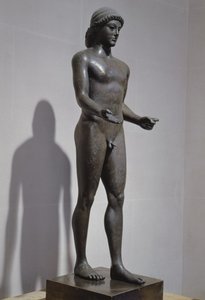 Apollo z Piombino (brąz) (patrz także 94610, 98014 i 177203) autorstwa Greek