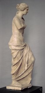 Venus de Milo, widok z boku, grecki, okres hellenistyczny, ok. 100-130 pne (marmur) (widok z przodu patrz 14152)