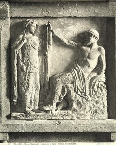 Zeus i Hera, metopa ze świątyni E w Selinunte na Sycylii (marmur) (zdjęcie czarno-białe) autorstwa Greek