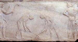 Sztuka starożytnej Grecji: Gra w piłkę z lacrosse (zasada współczesnego hokeja). Rzeźba płaskorzeźby. Muzeum Archeologiczne w Atenach autorstwa Greek