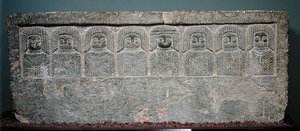 Stela z ośmioma bóstwami libijskimi, z Borj Helal, II-I w. p.n.e. (wapień) autorstwa Greek