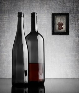 Elegancka martwa natura z winem autorstwa Greg Brave