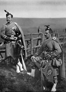 Pipe-major Reith i kapral-Piper Reith z London Scottish, 1896. autorstwa Gregory and Co