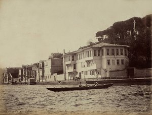 Budynki wzdłuż Zatoki Tarabya, nad Morzem Marmara, Turcja
