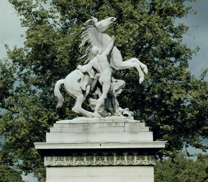 Jeden z dwóch "Koni z Marly", 1739-45 (marmur)