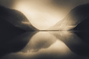 Odbicie w Misty Fjord autorstwa Gustav Davidsson