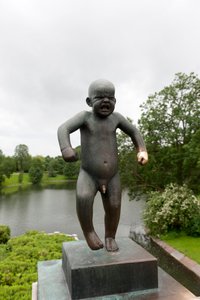 "Sinnatageen" zły chłopiec, rzeźba w Frogner Park, Oslo, Norwegia (brąz)