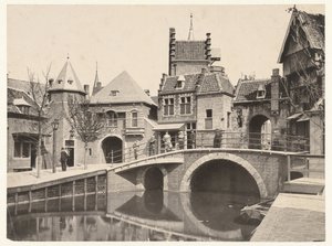 Widok na kanał w Amsterdamie podczas Światowej Wystawy w 1895 r. Wystawa Światowa w Amsterdamie 1895 (tytuł na obiekcie) autorstwa Guy de Coral and Co.