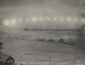 Cykl słoneczny wykonany w dniach 21-17 grudnia. Patrząc na południe od Gov. Hill, 1917. autorstwa H.G Kaiser