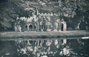 Ruiny w Frogmore, c1899, 1901 autorstwa HN King
