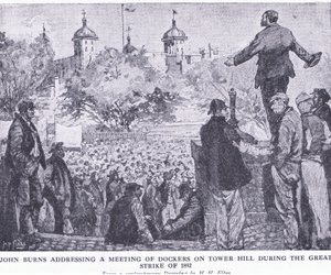 John Burns przemawiający na spotkaniu dokerów na Tower Hill podczas Wielkiego Strajku w 1892 roku, z książki Cassells History of the British People opublikowanej przez Waverley Book Company Limited, c.1940 autorstwa H. H. Flere