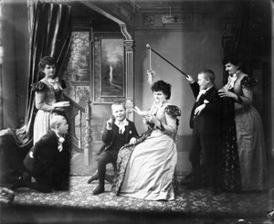 Hannah Maynard i jej wnuk Maynard McDonald w kilku pozach na złożonym zdjęciu, c.1895 (zdjęcie bw)