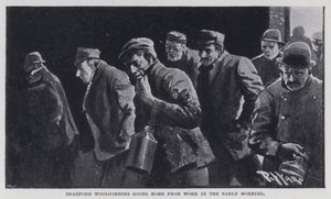 Bradford Woolcombers wraca z pracy do domu wczesnym rankiem (zdjęcie czarno-białe)
