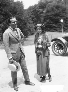 Douglas Fairbanks i Mary Pickford, ok. 1915 r. (zdjęcie czarno-białe)