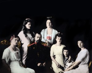 Portret rosyjskiej rodziny cesarskiej. Fotografia około 1910-1915.