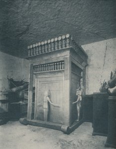 Bogato rzeźbiona świątynia kanopska lśniąca złotem, ok. 1935 r.