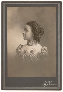 Grace Hughes, ok. 1900 (zdjęcie) autorstwa Harry Lenfield Perkins