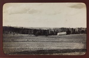 I wojna światowa: Ukraina w latach 1914-1916 podczas najazdu wojsk niemieckich. Struktura wojskowa na wsi (zdjęcie czarno-białe) autorstwa Heldenfriedhof Dsessentniki (attr. to)