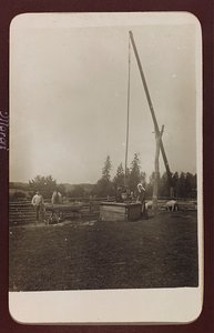 I wojna światowa: Ukraina w latach 1914-1916 podczas najazdu wojsk niemieckich. Studnia (zdjęcie czarno-białe) autorstwa Heldenfriedhof Dsessentniki (attr. to)