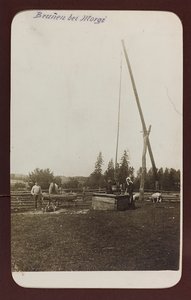 I wojna światowa: Ukraina w latach 1914-1916 podczas najazdu wojsk niemieckich. Studnia (zdjęcie czarno-białe) autorstwa Heldenfriedhof Dsessentniki (attr. to)